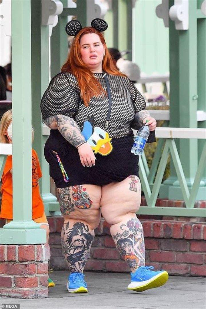 Tess Holliday Flaunts Hot MILF Body In Swimsuit 4 Weeks After Giving Birth — Pics