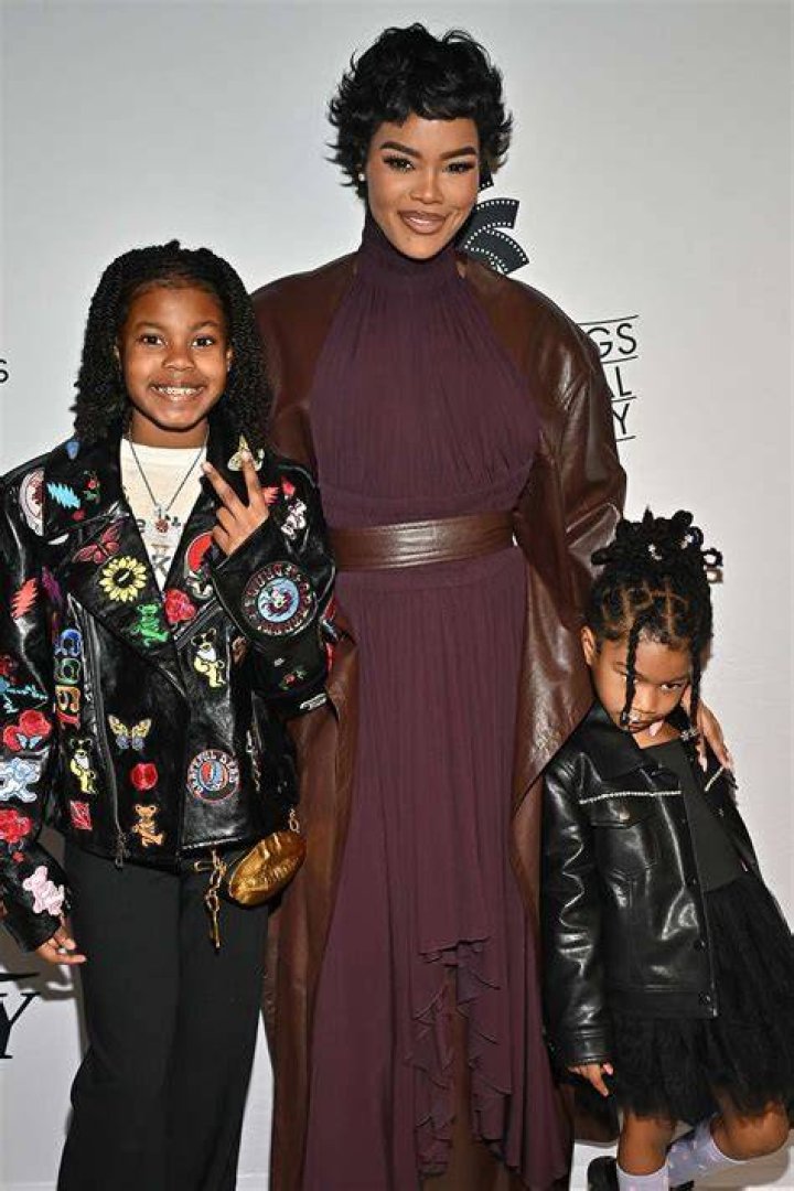 Teyana Taylor walks with her hubby