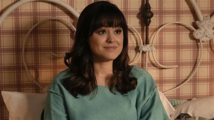 ‘The Goldbergs’ Star Hayley Orrantia Admits She’s ‘Rooting’ For An Erica & Jeff Spinoff In The Future