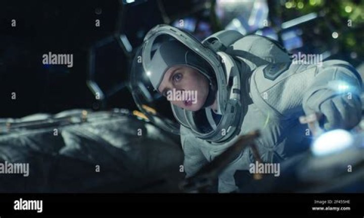 THE MIDNIGHT SKY (2020) Felicity Jones as Sully and David Oyelowo as Commander Tom Adewole. Cr. Philippe Antonello/NETFLIX &copy;2020