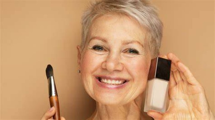 The New HollywoodLife Box is Here — How To Get Over $260 Of Makeup For Under $50