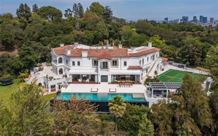 The Weeknd Buys $70 Million Los Angeles Mansion — See Pics – Hollywood Life