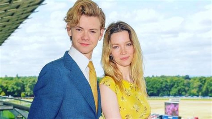 Thomas Brodie-Sangster & Talulah Riley
