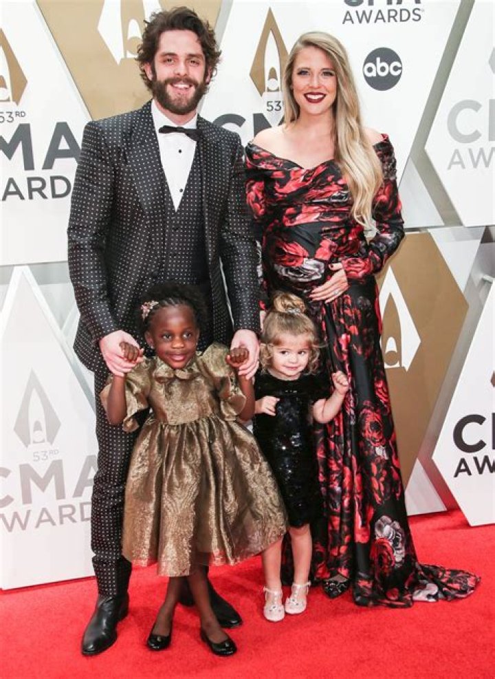 Thomas Rhett, Lauren Akins, Willa Akins, Ada Akins