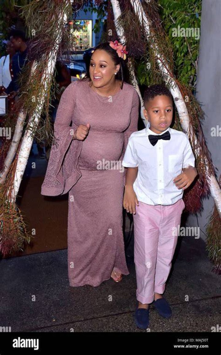 Tia Mowry and her son Have a Lemonade Sale
