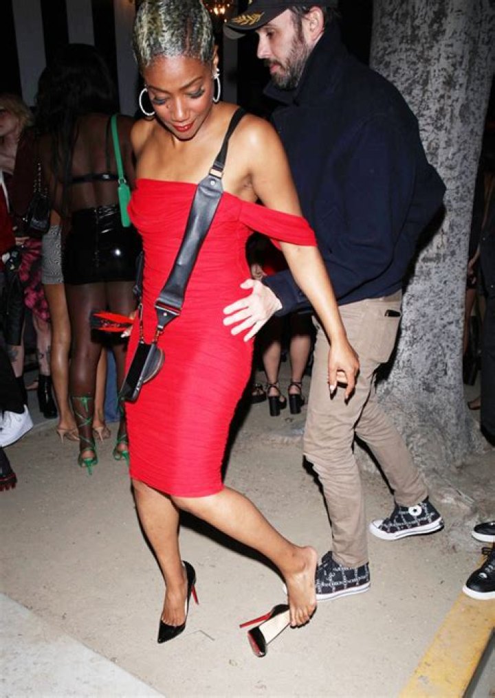 Tiffany Haddish loses a shoe
