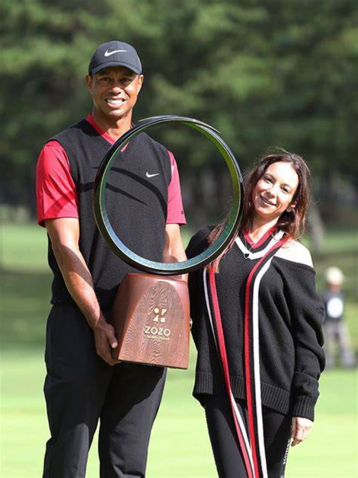 Tiger Woods & Girlfriend Erica Herman In Matching Travel Outfits: Pic – Hollywood Life