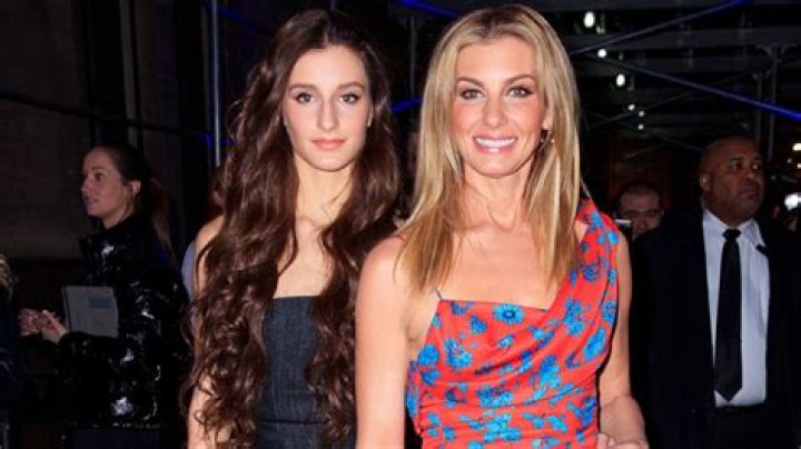 Tim McGraw & Faith Hill’s Daughters Share Bikini Pics From Tropical Vacation – Hollywood Life