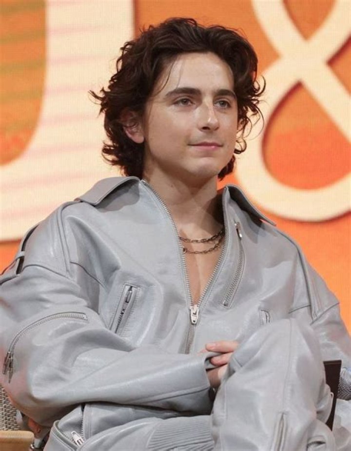 Timothee Chalamet, Matt Lucas, and Tom Davis filming Paul King directed "Wonka" The story will focus specifically on a young Willy Wonka (Timoth&radic;&copy;e Chalamet) and how he met the Oompa-Loompas on one of his earliest adventures. Pictured: Timothee Chalamet Ref: SPL5265196 111021 NON-EXCLUSIVE Picture by: Click News & Media / Dean / SplashNews.com Splash News and Pictures USA: +1 310-525-5808 London: +44 (0)20 8126 1009 Berlin: +49 175 3764 166 World Rights