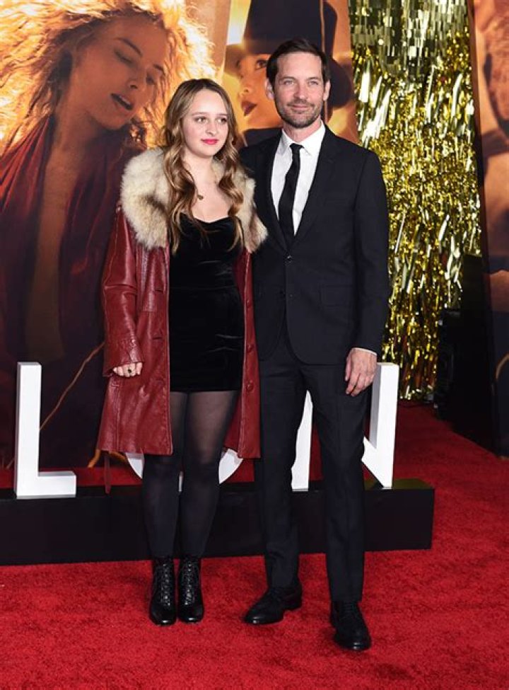 Tobey Maguire’s Daughter Joins Him For ‘Babylon’ Premiere – Hollywood Life