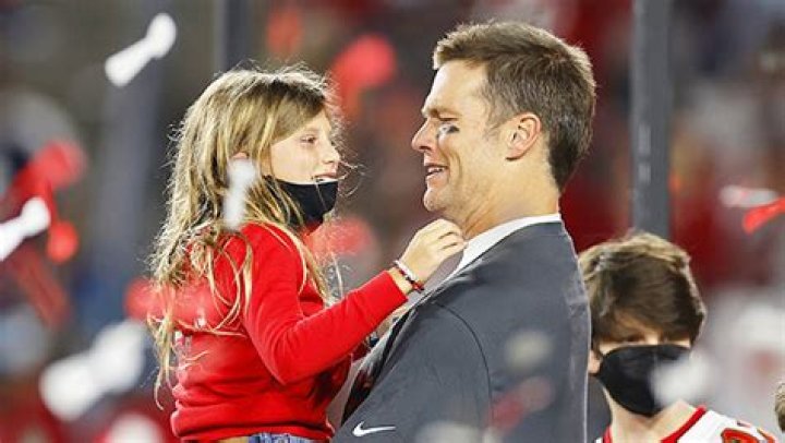 Tom Brady & Daughter Vivian Enjoy Safari Trip: Photos – Hollywood Life