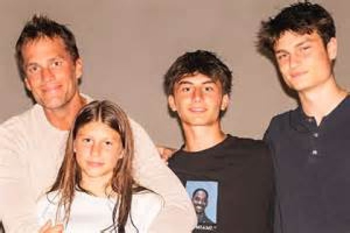 Tom Brady & Gisele’s Kids Vivian, 7, & Benjamin, 10, Sing With Mom Amid Quarantine