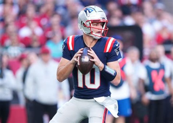 Tom Brady’s Salary Demands Revealed: What it Will Take For Him To Stay With The Patriots After Free Agency