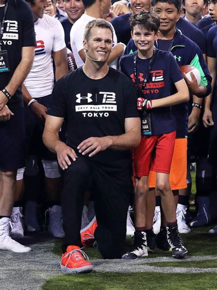 Tom Brady’s Son Jack Is So Tall In Safari Vacation Photos With Family – Hollywood Life