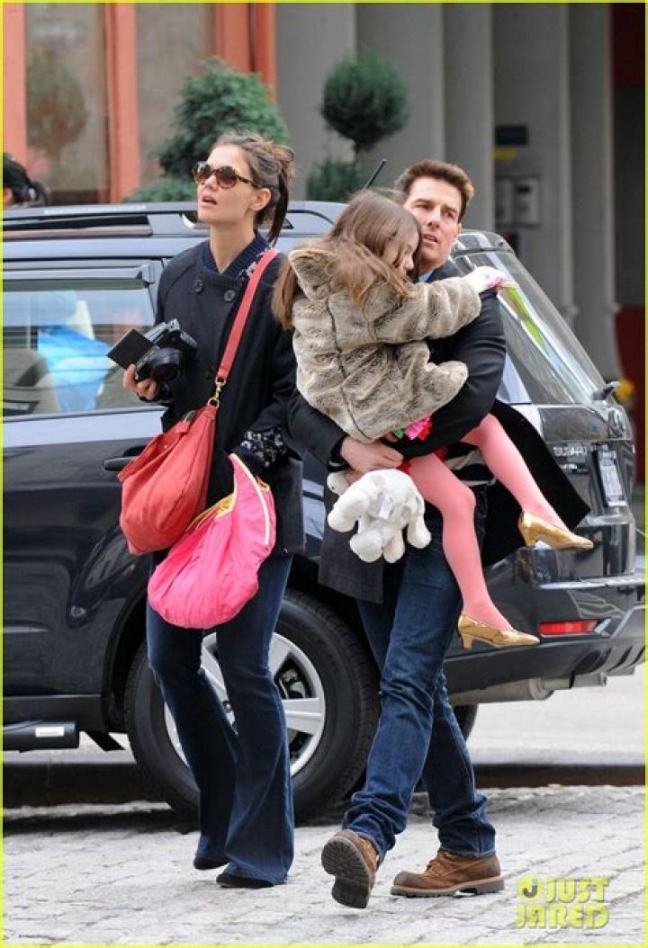 Tom Cruise, Katie Holmes, Suri Cruise ride on Schenley Plaza carousel in Pittsburgh, PA. Suri rode on a pig and a seal, Katie rode on an ostrich and dragon, while Tom rode on an eagle and seahorse Pictured: Tom Cruise,Katie Holmes,Suri Cruise,Tom Cruise Katie Holmes Suri Cruise Ref: SPL323857 081011 NON-EXCLUSIVE Picture by: SplashNews.com Splash News and Pictures USA: +1 310-525-5808 London: +44 (0)20 8126 1009 Berlin: +49 175 3764 166 World Rights, No France Rights