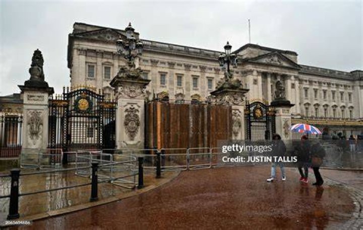 TOPSHOT - Britain's King Charles III and Britain's Queen Camilla wave as they leave by car from Clarence House in London on February 6, 2024. King Charles III's estranged son Prince Harry reportedly arrived in London on Tuesday after his father's diagnosis of cancer, which doctors "caught early". (Photo by HENRY NICHOLLS / AFP) (Photo by HENRY NICHOLLS/AFP via Getty Images)