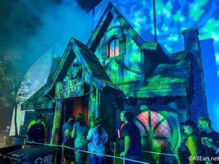 Tori Spelling Poses With Her Kids at Universal Studios’ Halloween Horror Nights