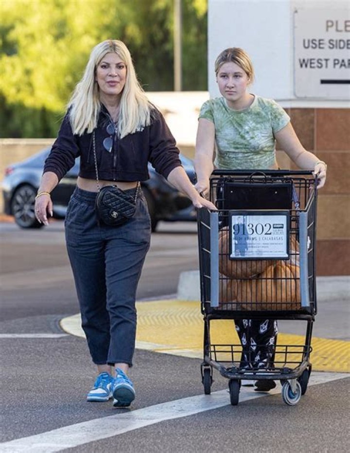 Tori Spelling’s Daughter Stella Hospitalized With ‘Hemiplegic’ Migraine – Hollywood Life
