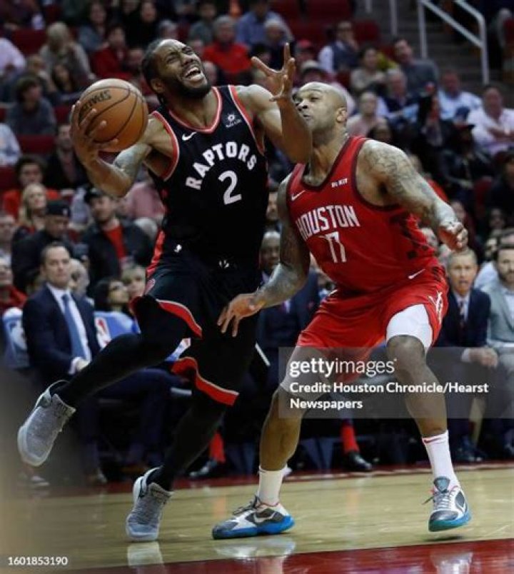 Toronto Raptors forward Kawhi Leonard (2) defends against Golden State Warriors guard Stephen Curry (30) during first-half basketball action in Game 5 of the NBA Finals in Toronto, Monday, June 10, 2019. (Frank Gunn/The Canadian Press via AP)