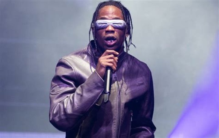 Travis Scott’s ‘SNL’ Performance Dissed On Twitter: ‘WTF?’ – Hollywood Life