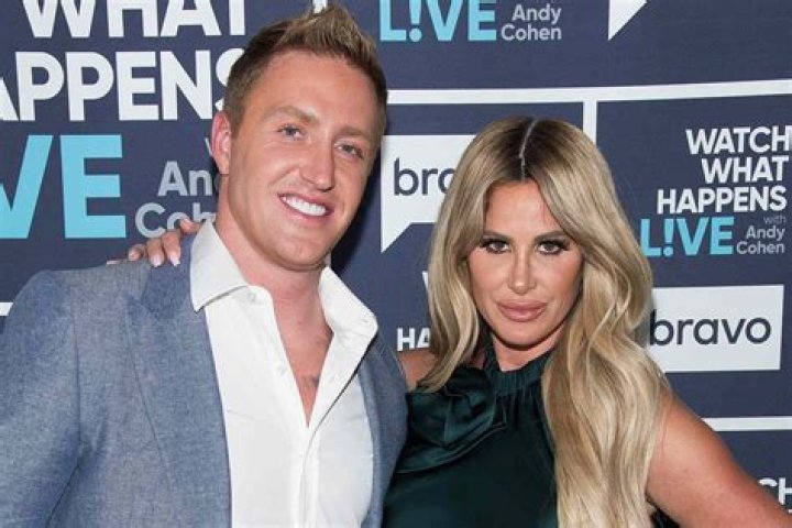 Tv personality Kim Zolciak arrives at the VH1 Divas concert, in New York on Thursday, Sept. 17, 2009. (AP Photo/Peter Kramer)