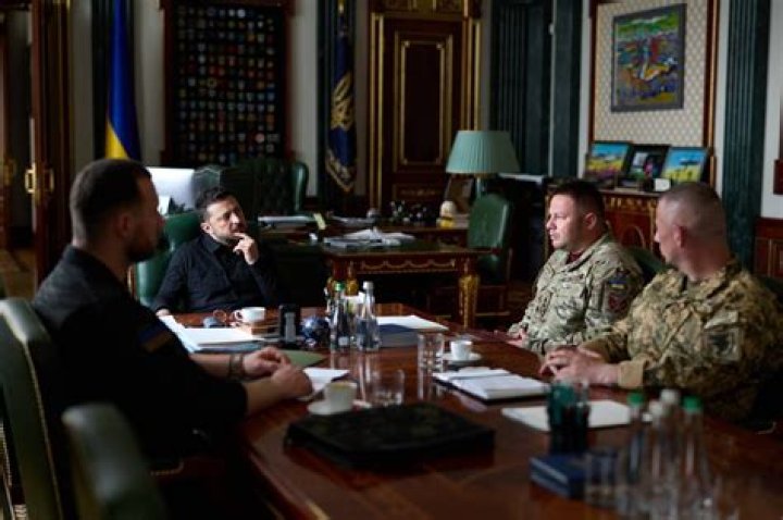 Ukrainian President Volodymyr Zelenskyy meets with the Hollywood actor and philanthropist Sean Penn, during a visit to the Ukrainian capital of Kyiv, Ukraine, on November 8, 2022. Penn gifted Zelenskyy with one of his personal Oscar statuettes, saying, "When you win, bring it back to Malibu." Photo via Ukrainian Presidential Press Office/UPI Hollywood Celebrity Sean Penn Meets with Ukrainian President Zelenskyy in Kyiv, Ukraine - 08 Nov 2022