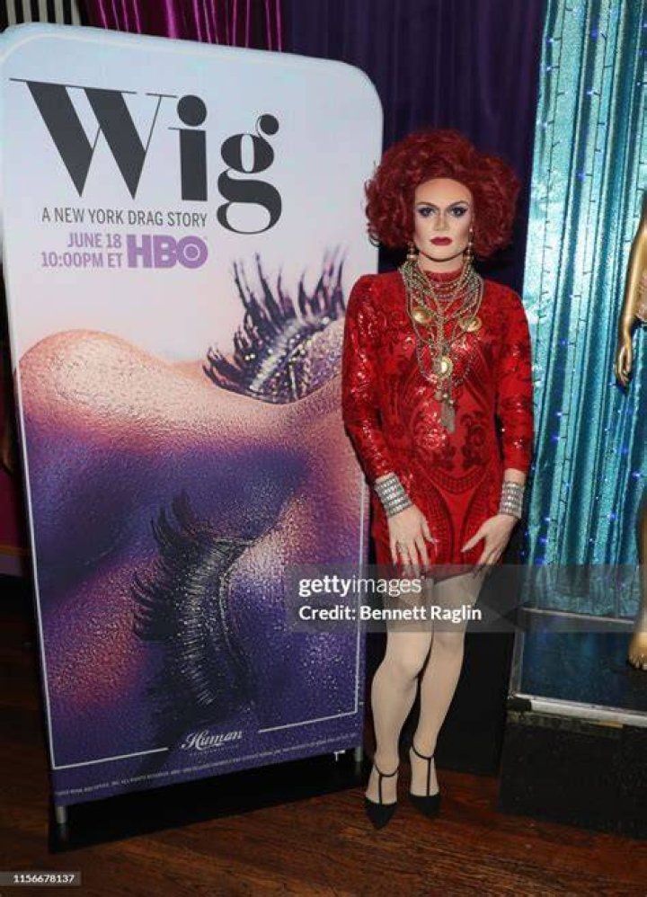 Under The Wig Drag Queen Showcase