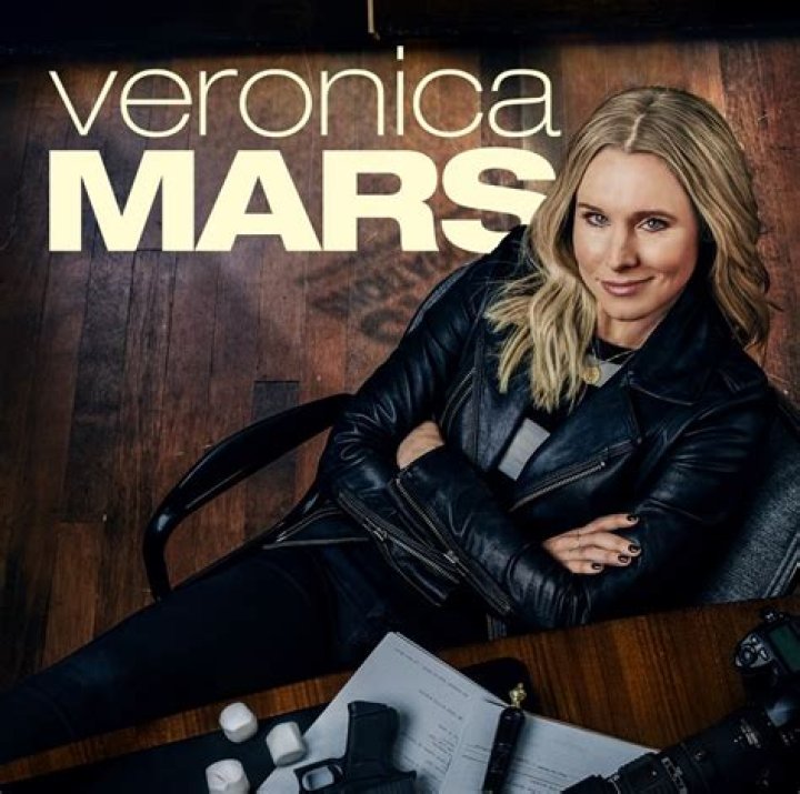Veronica Mars -- "Chino and the Man" - Episode 402 -- Veronica and Keith launch their investigation. Their involvement puts Police Chief Langdon on edge. Penn goes public with his theory on who the bomber is. Meanwhile, local teen Matty Ross begins her own search for her father&rsquo;s killer. Logan Echolis (Jason Dohring) and Veronica Mars (Kristen Bell), shown. (Photo by: Michael Desmond/Hulu)
