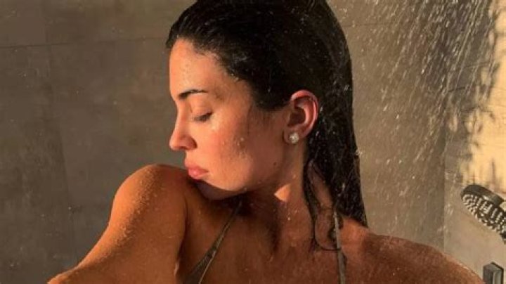 [VIDEO] Kendall Jenner Shower Prank — Watch Kenny Naked & Afraid – Hollywood Life