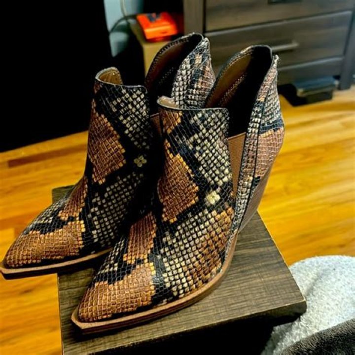 Vince Camuto Bootie