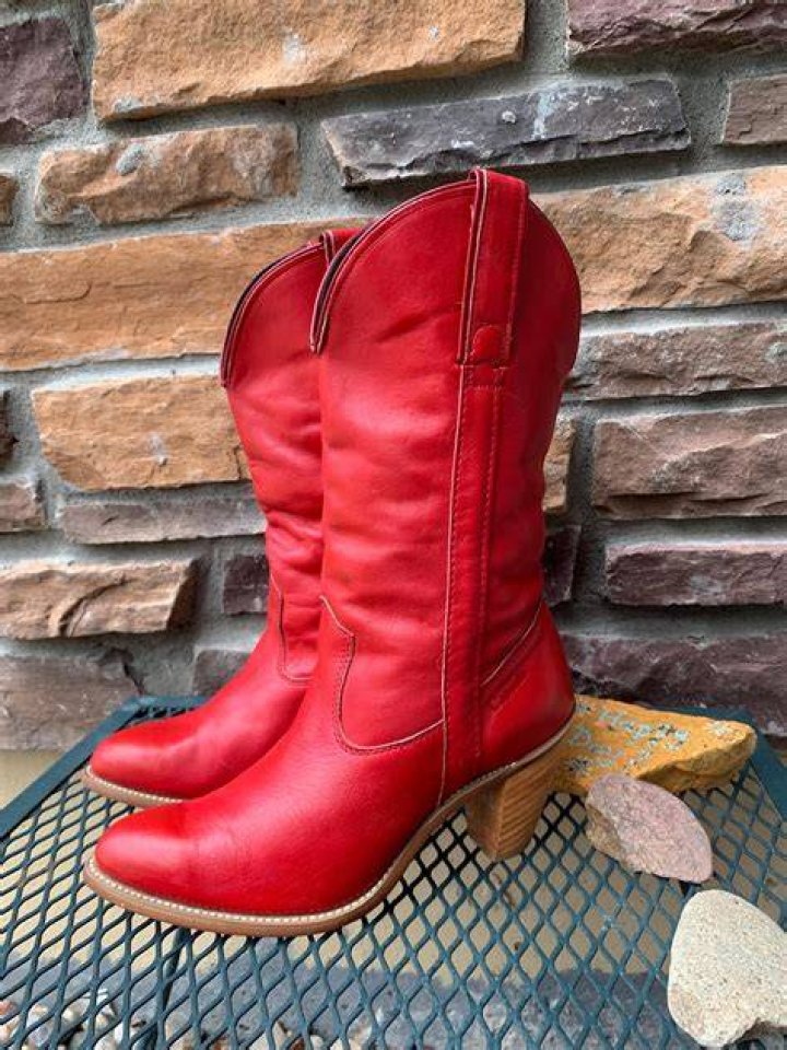 Watch Her Dancing In Red Bikini Top & Cowboy Boots – Hollywood Life
