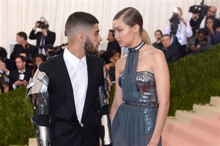 [WATCH] Zayn Malik & Gigi Hadid Kiss In Bed — Behind-The-Scenes ‘Vogue’ Video – Hollywood Life
