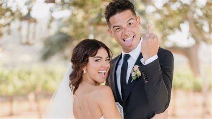Wells Adams, Sarah Hyland Amazon Golden Globes After Party, Inside, Los Angeles, USA - 07 Jan 2018