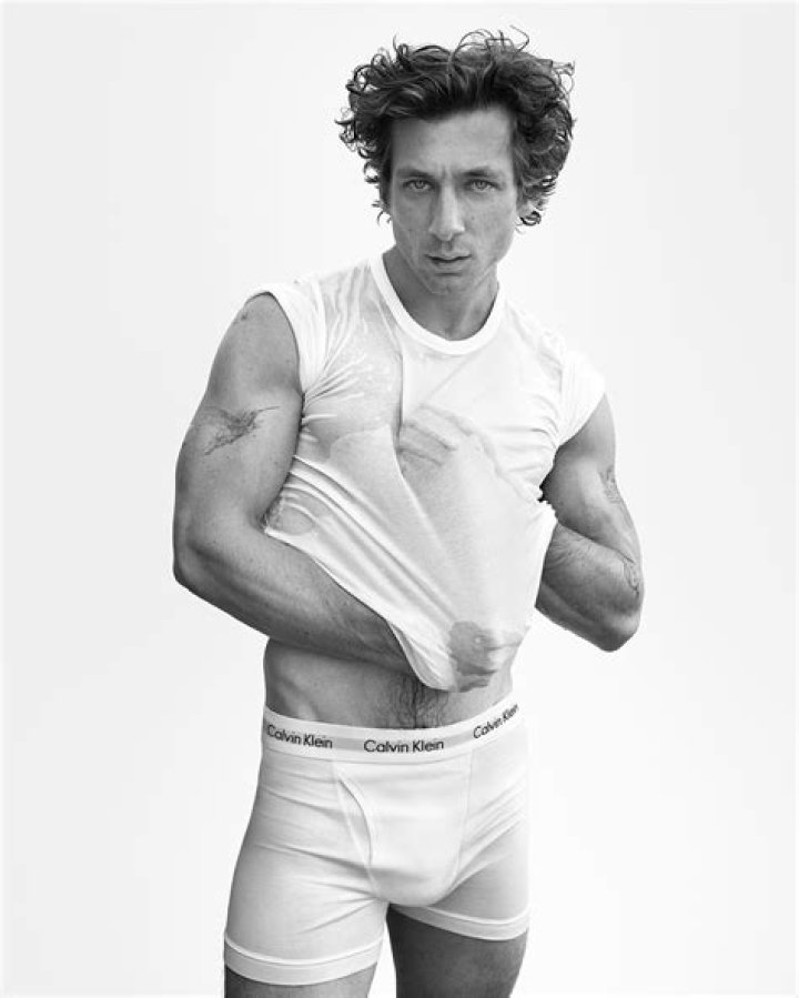 Were Bulge & Muscles Made Bigger In Calvin Klein Ads? – Hollywood Life