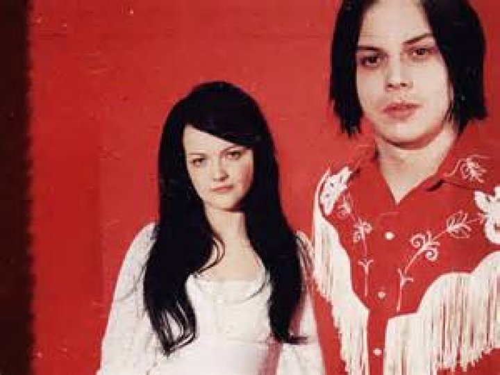WHITE Jack White, left, and his partner in The White Stripes, Meg White, accept their Breakthrough Video award for "Fell In Love With a Girl" during the MTV Video Music Awards at New York's Radio City Music Hall MTV AWARDS, NEW YORK, USA