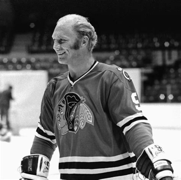Who Is Bobby Hull? 5 Things On The Hockey Legend Who Died – Hollywood Life
