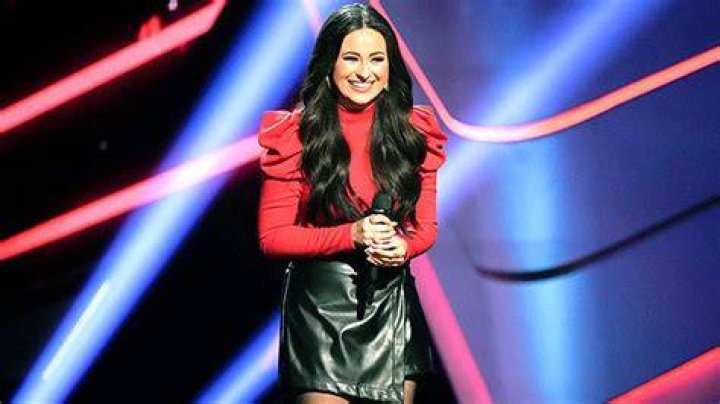 Who Is Holly Brand? Get To Know The Beauty Queen On ‘The Voice’ – Hollywood Life