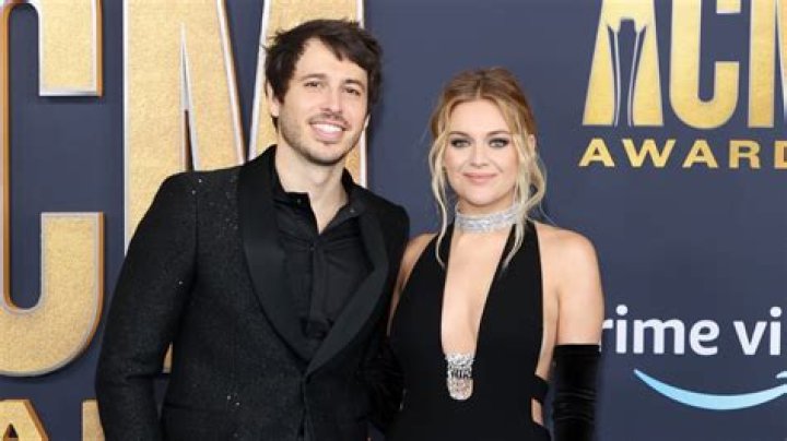 Who Is Morgan Evans? 5 Things About Kelsea Ballerini’s Ex Husband – Hollywood Life