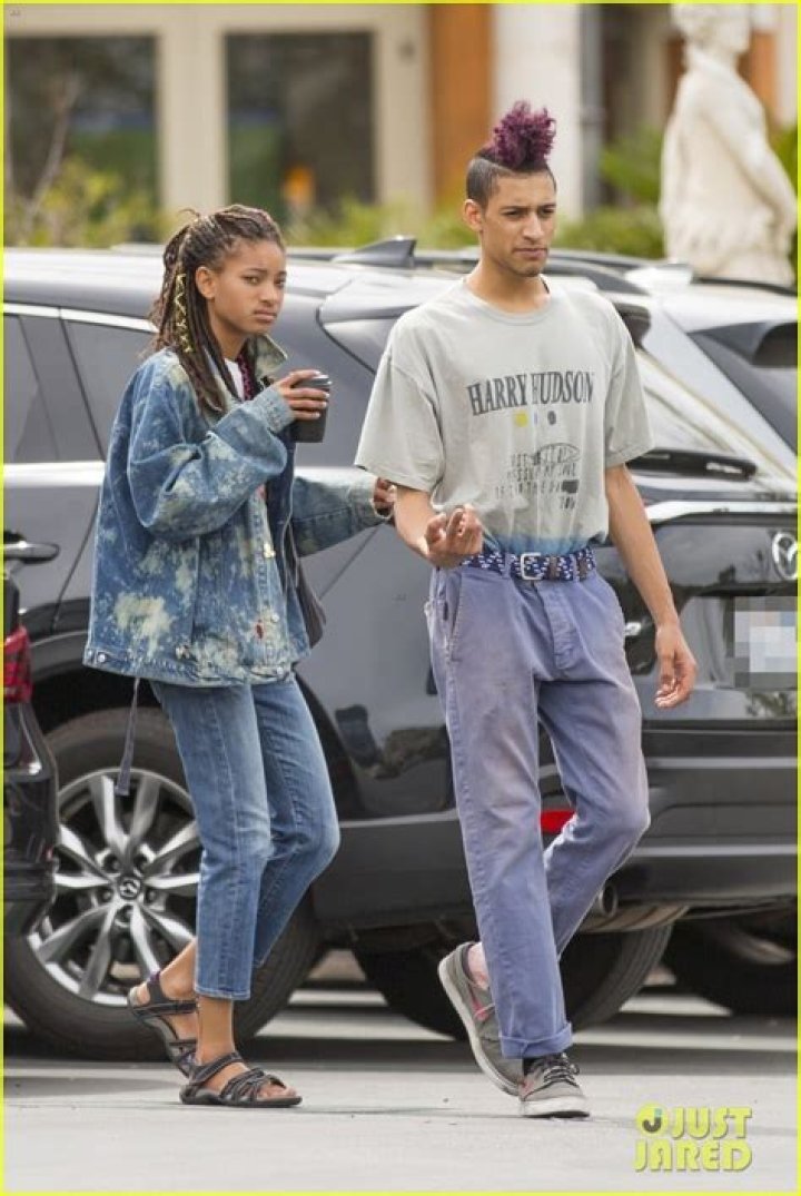 Willow Smith and Tyler Cole pack on some PDA