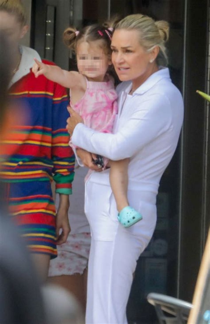 Yolanda Hadid Babysits Gigi & Zayn Malik’s Daughter: Photo – Hollywood Life