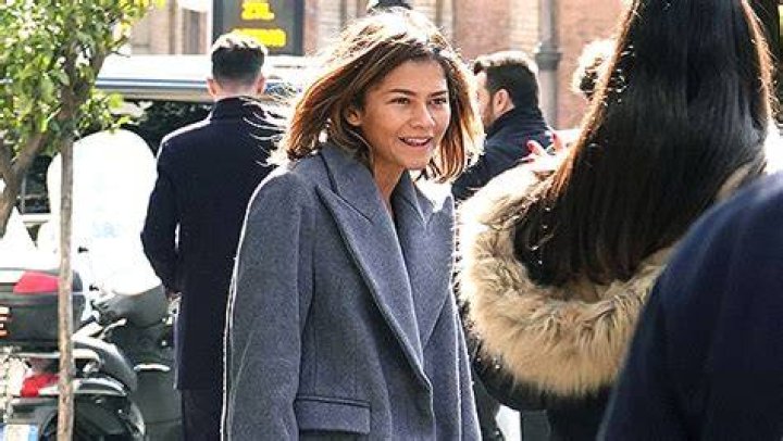 Zendaya Makeup Free In Gray Coat In Rome: Photos – Hollywood Life