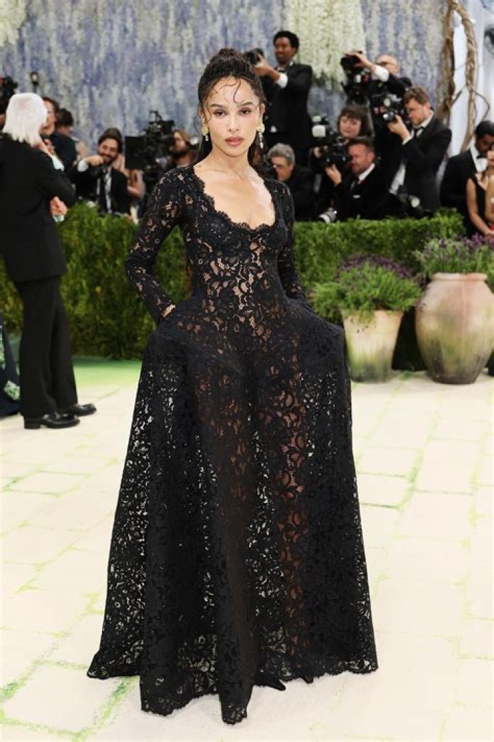 Zoe Kravitz’s Met Gala Dress 2021 Without Channing Tatum: Photo – Hollywood Life